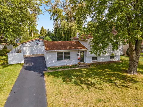 36712 N Traer Ter, Gurnee, IL 60031