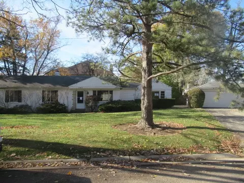 1052 Greenwood Ave, Deerfield, IL 60015