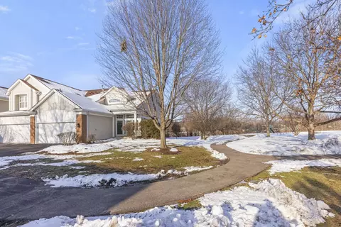31506 Kline Cir, Warrenville, IL 60555
