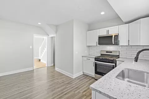Entry Way - 727 Selborne Rd, Riverside, IL 60546 photo 1 of 2