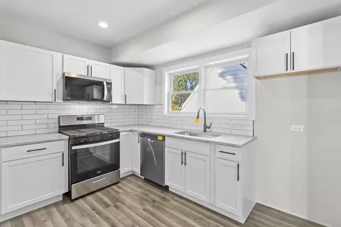 Kitchen - 727 Selborne Rd, Riverside, IL 60546 photo 1 of 1