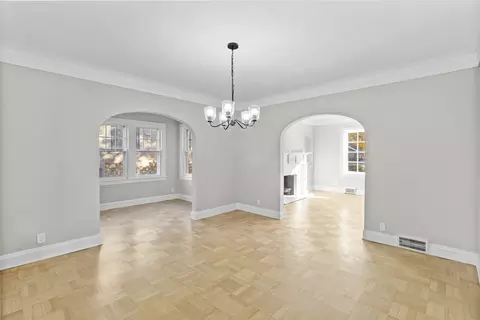 Living - 727 Selborne Rd, Riverside, IL 60546 photo 2 of 3