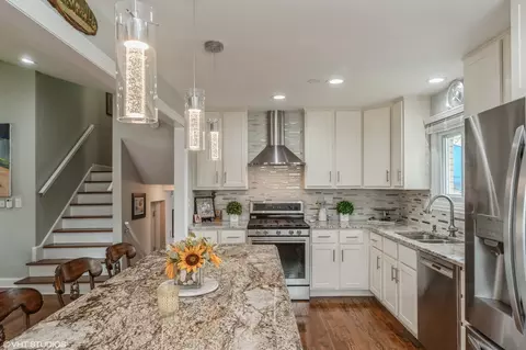 Kitchen - 1049 Peace Dr, Wheeling, IL 60090 photo 1 of 4