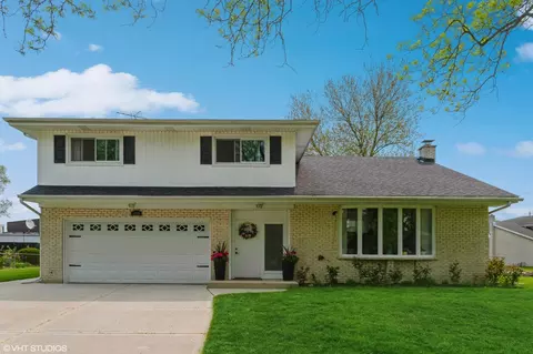 1049 Peace Dr, Wheeling, IL 60090