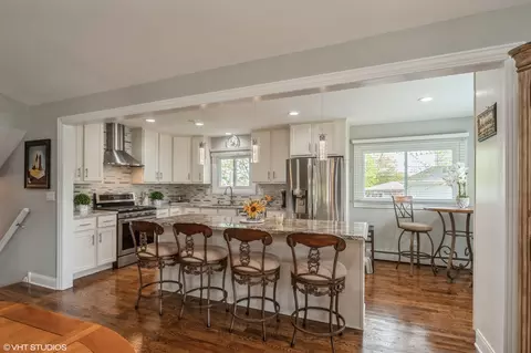 Kitchen - 1049 Peace Dr, Wheeling, IL 60090 photo 4 of 4