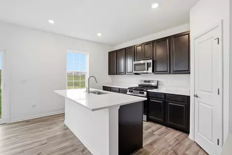 Kitchen - 357 Danforth Dr, Oswego, IL 60543 photo 2 of 3