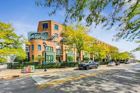 131 W Adelaide St #309, Elmhurst, IL 60126