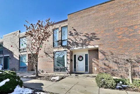 7 Birch Tree Ct, Elmhurst, IL 60126