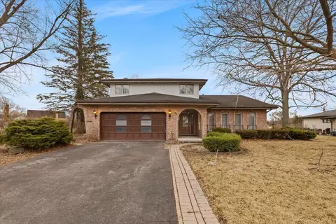 2939 E Hickory Ln, Crete, IL 60417