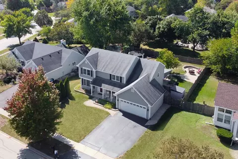 6183 Old Farm Ln, Gurnee, IL 60031