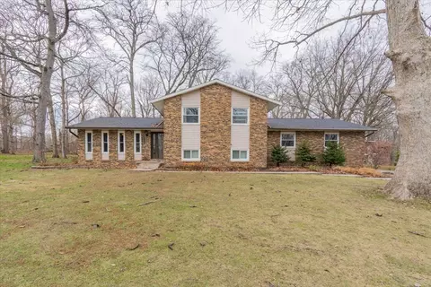 112 Gregory Ln, Lexington, IL 61753