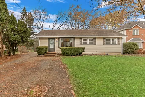 358 Rye Rd, Mundelein, IL 60060