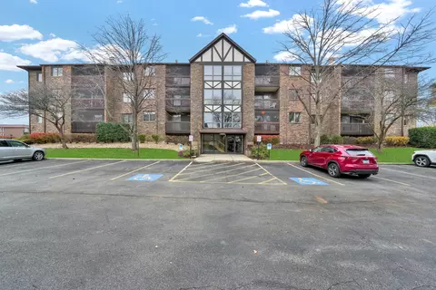 10351 Menard Ave #322, Oak Lawn, IL 60453