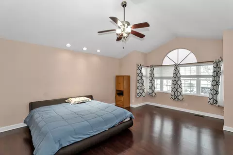 Bedroom - 1273 Dunamon Dr, Bartlett, IL 60103 photo 1 of 8