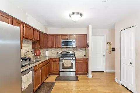 Kitchen - 1273 Dunamon Dr, Bartlett, IL 60103 photo 2 of 5