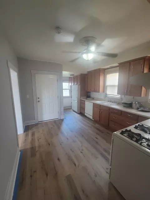 526 N View St, Aurora, IL 60506 photo 4