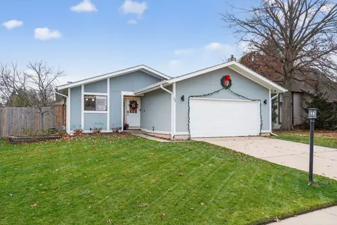 154 Abbeywood Cir, Streamwood, IL 60107