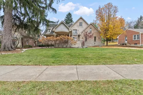 130 Fuller Rd, Hinsdale, IL 60521