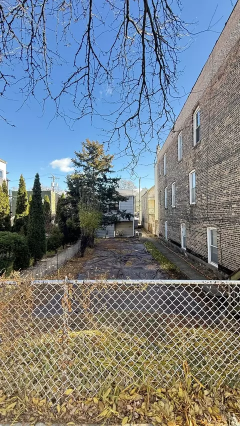 3535 S Damen Ave, Chicago, IL 60609