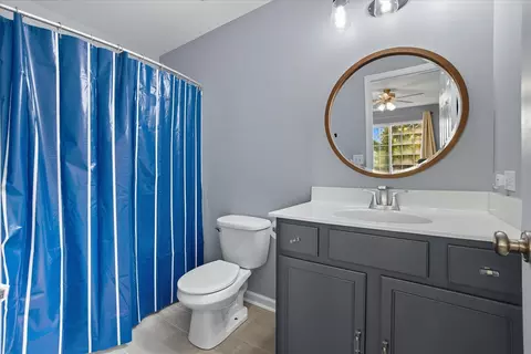 Bath - 819 Daniel Dr, Minooka, IL 60447 photo 2 of 3