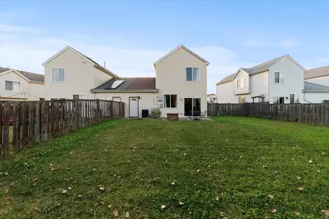 Exterior - 819 Daniel Dr, Minooka, IL 60447 photo 4 of 5