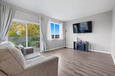 Living - 819 Daniel Dr, Minooka, IL 60447 photo 1 of 5