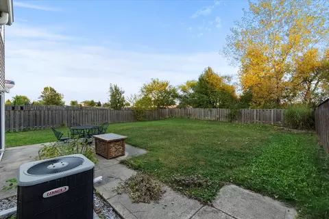 Exterior - 819 Daniel Dr, Minooka, IL 60447 photo 2 of 5