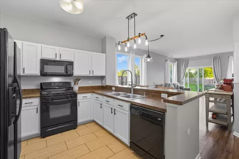 Kitchen - 819 Daniel Dr, Minooka, IL 60447 photo 2 of 2