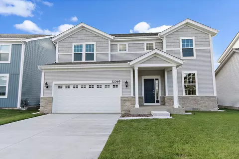 32069 Savannah Dr, Lakemoor, IL 60051