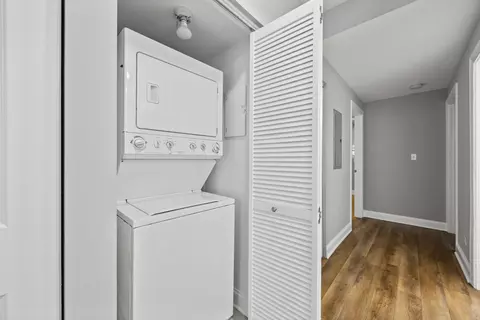 Entry Way - Undisclosed, Chicago, IL 60645 photo 1 of 2