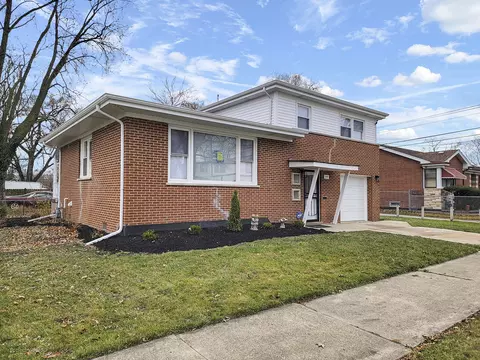 Exterior - 240 E 148th St, Harvey, IL 60426 photo 2 of 4