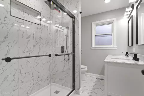 Bath - 240 E 148th St, Harvey, IL 60426 photo 1 of 2