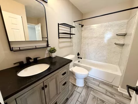 Bath - 179 Rita Ct #D, Bartlett, IL 60103 photo 1 of 1