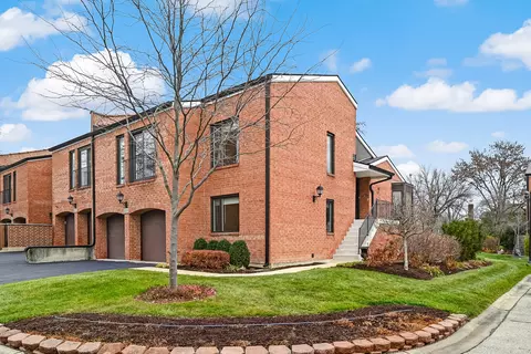 2 S719 Williamsburg Ct, Oak Brook, IL 60523