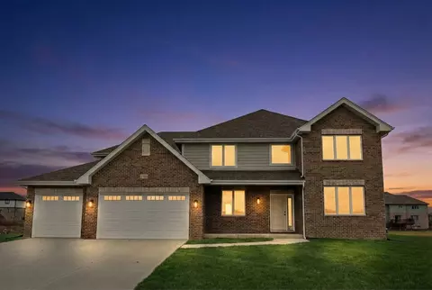 8195 Stanley Trl, Frankfort, IL 60423
