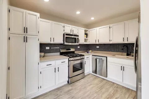 Kitchen - 1011 Wesley Ln, Algonquin, IL 60102 photo 1 of 2