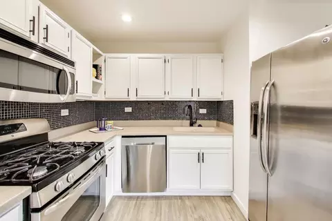 Kitchen - 1011 Wesley Ln, Algonquin, IL 60102 photo 2 of 2