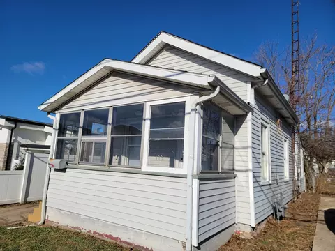 406 E Oakland Ave, Bloomington, IL 61701 photo 2