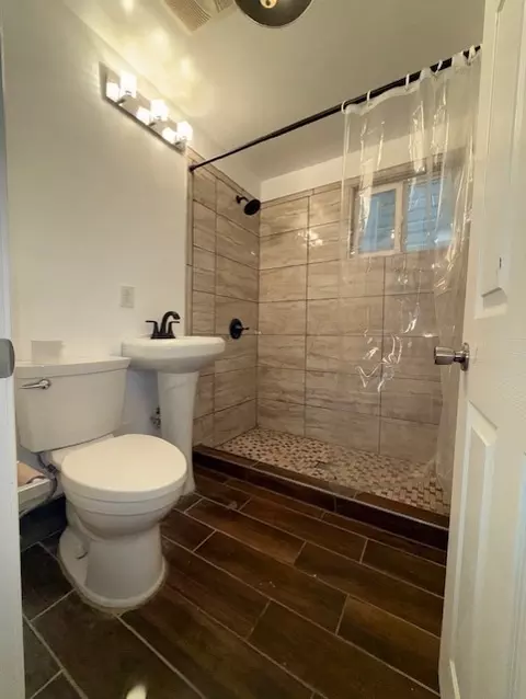 Bath - 1620 W 44th St, Chicago, IL 60609 photo 1 of 2