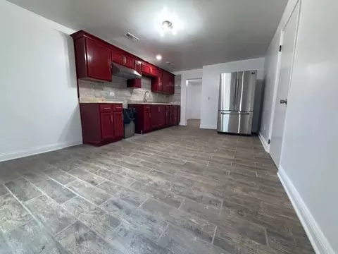 Kitchen - 1620 W 44th St, Chicago, IL 60609 photo 3 of 5