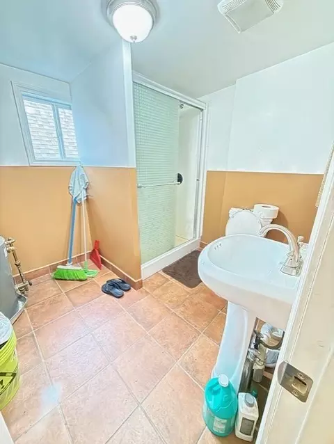 Bath - 1620 W 44th St, Chicago, IL 60609 photo 2 of 2