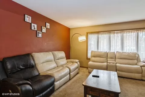 Living - 19265 Lange St, Lansing, IL 60438 photo 1 of 3