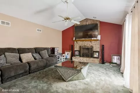 Living - 19265 Lange St, Lansing, IL 60438 photo 3 of 3
