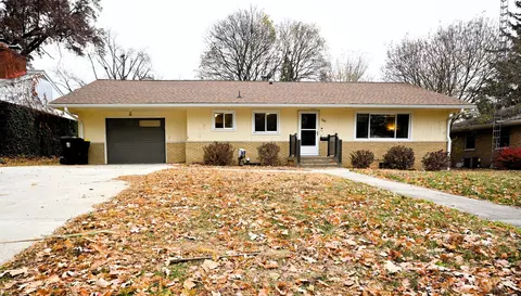 139 Eastview Dr, Normal, IL 61761 photo 2