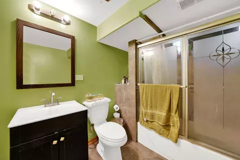 Bath - Undisclosed, Chicago, IL 60652 photo 2 of 2
