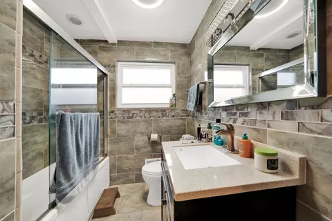Bath - Undisclosed, Chicago, IL 60652 photo 1 of 2