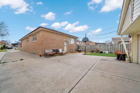 Exterior - Undisclosed, Chicago, IL 60652 photo 3 of 3