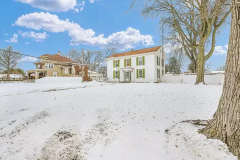 110 E Barker St, Tuscola, IL 61953