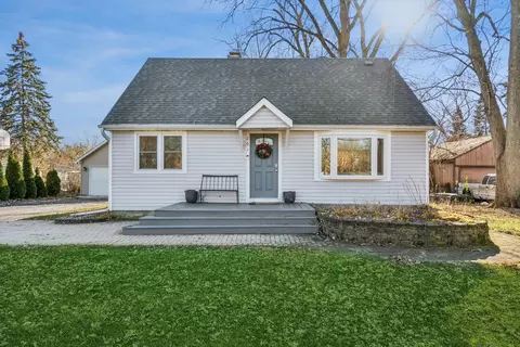 201 67th St, Darien, IL 60561