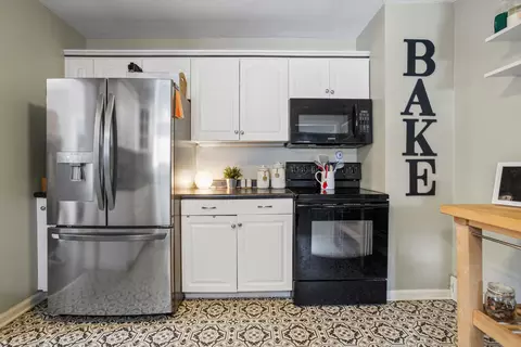 Kitchen - 1233 E Jefferson St, Bloomington, IL 61701 photo 4 of 4